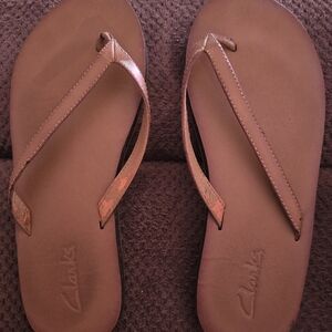 Clarks Women’s Brown Flip Flops Sandals Size 7 | Pre-Owned Casual Comfort